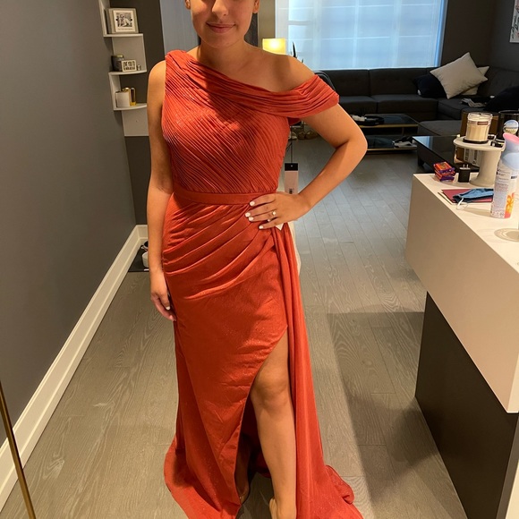 Mac Duggal draped one shoulder gown. - Picture 3 of 4